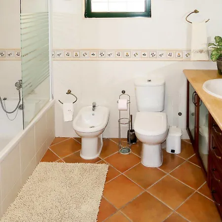 Paraiso Sleeps 8 With Pool Air Con And Wifi *