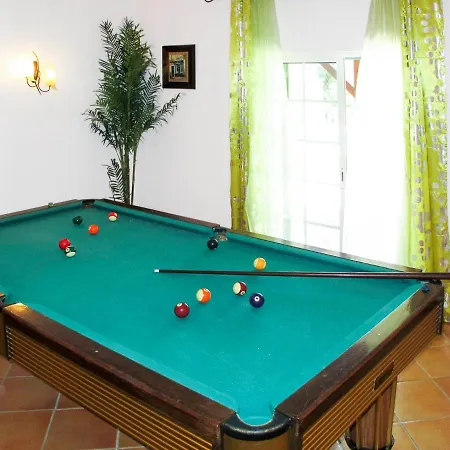 Villa Paraiso Sleeps 8 With Pool Air Con And Wifi *